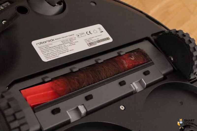 Tierhaare wickeln sich um die Gummibürste vom Roborock Q Revo Plus